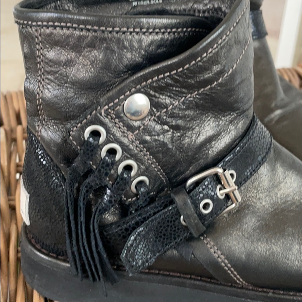 Ugg short boots